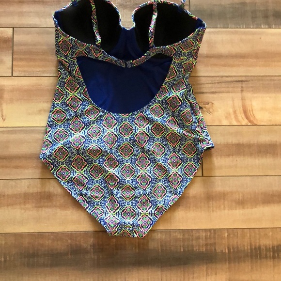 Geometric Print Bathing Suit - Picture 3 of 6